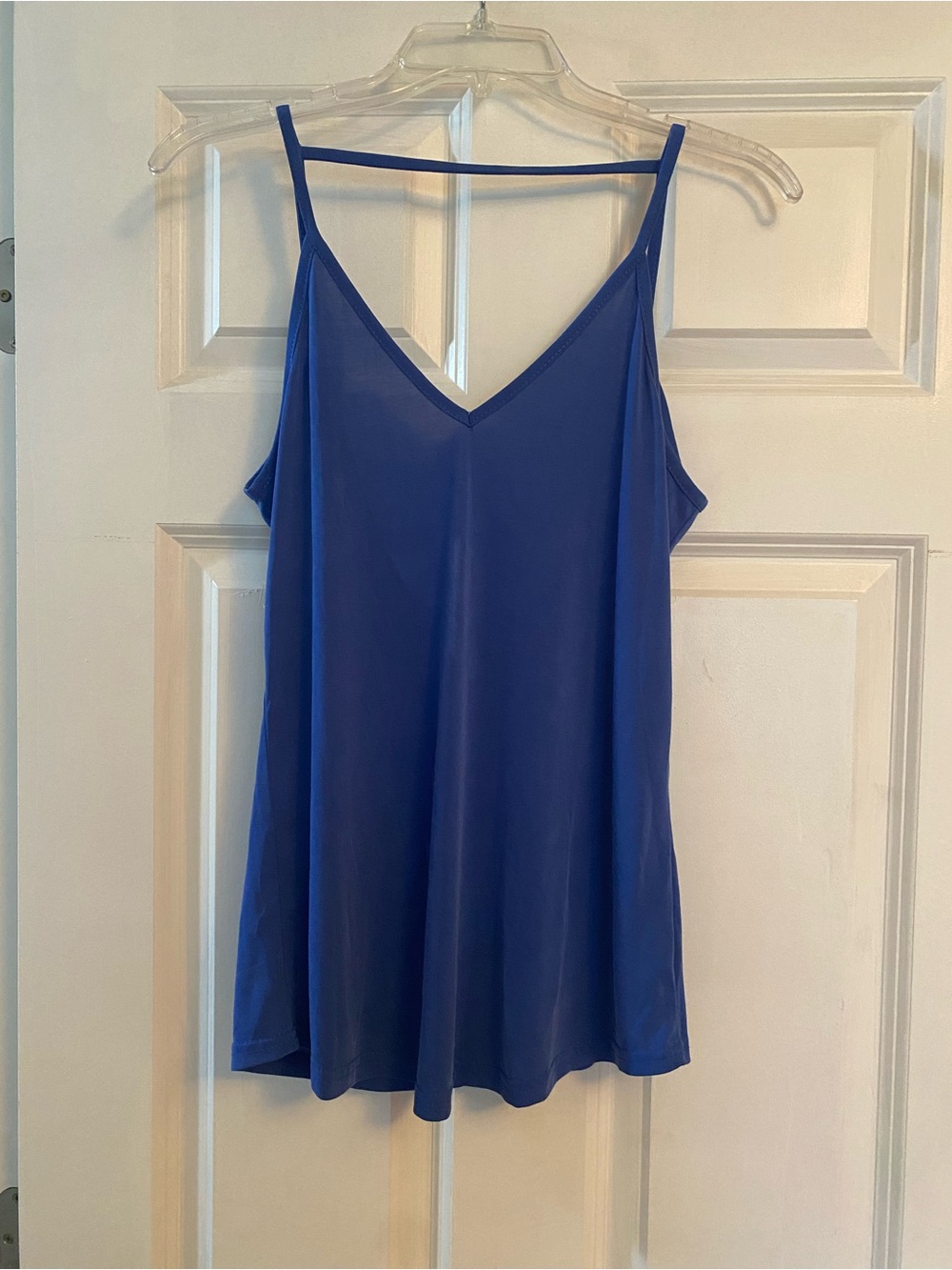 New without tag. Never worn. Open back v neck tank top, size small.